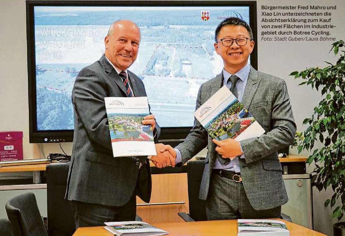 Bürgermeister Fred Mahro und Xiao Lin unterzeichneten die Absichtserklärung zum Kauf von zwei Flächen im Industriegebiet durch Botree Cycling.