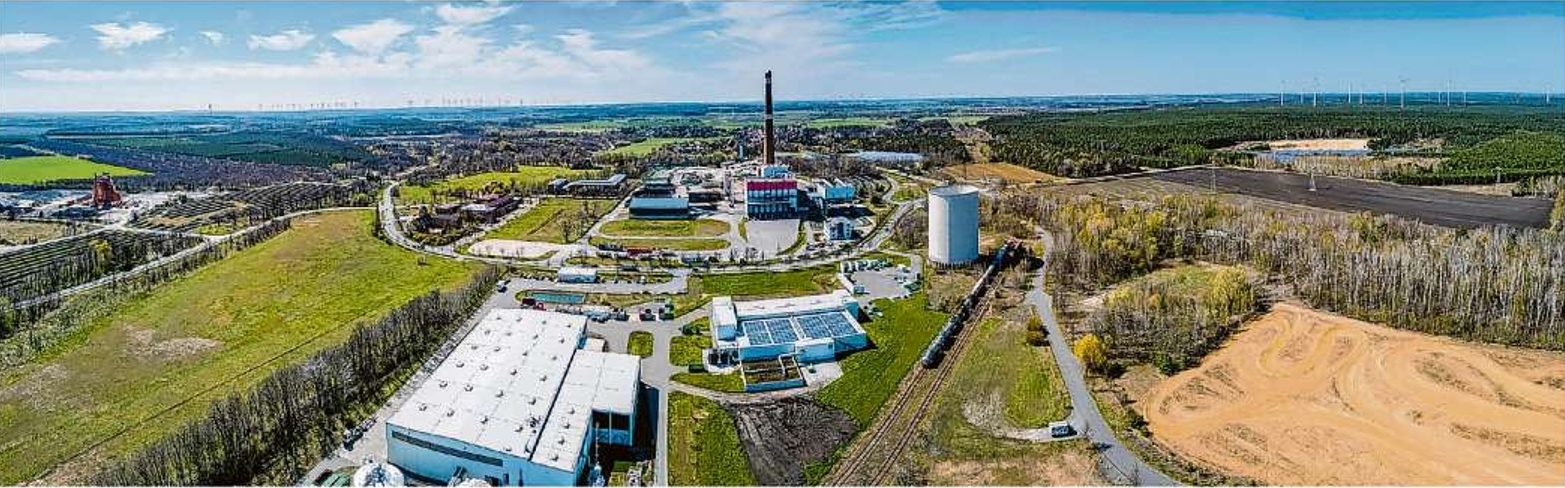 Großer Bahnhof kündigt sich für das Industrie- und Gewerbegebiet „Sonne“ in Freienhufen an. Europas führender privater Eisenbahngüterwagen-Vermieter und Schienenlogistiker VTG siedelt sich an (Baustelle vorn rechts).
