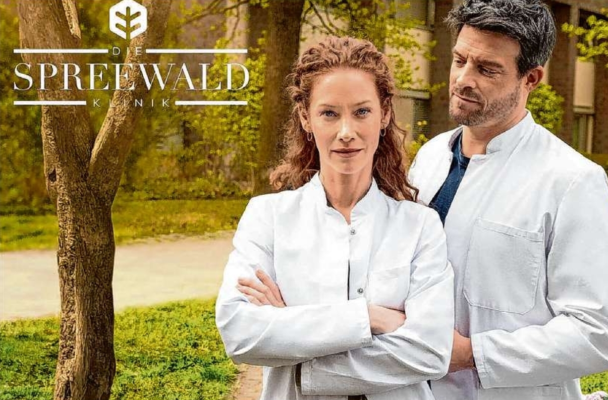 Sina-Valeska Jung und Daniel Buder in „Die Spreewaldklinik“. Die Dreharbeiten starten in und um Lübben.
