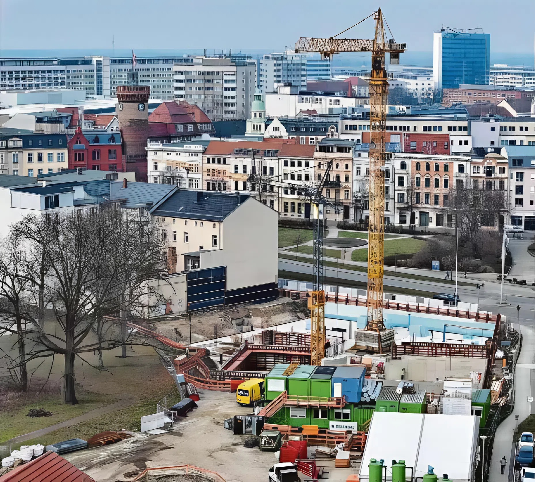  Das neue Wohnquartier Briesmannstraße der Gebäudewirtschaft Cottbus (GWC) befindet sich in bester Innenstadtlage. Auch zur Spree ist es nicht weit. Im ersten von drei Bauabschnitten entstehen 49 moderne Wohnungen.
