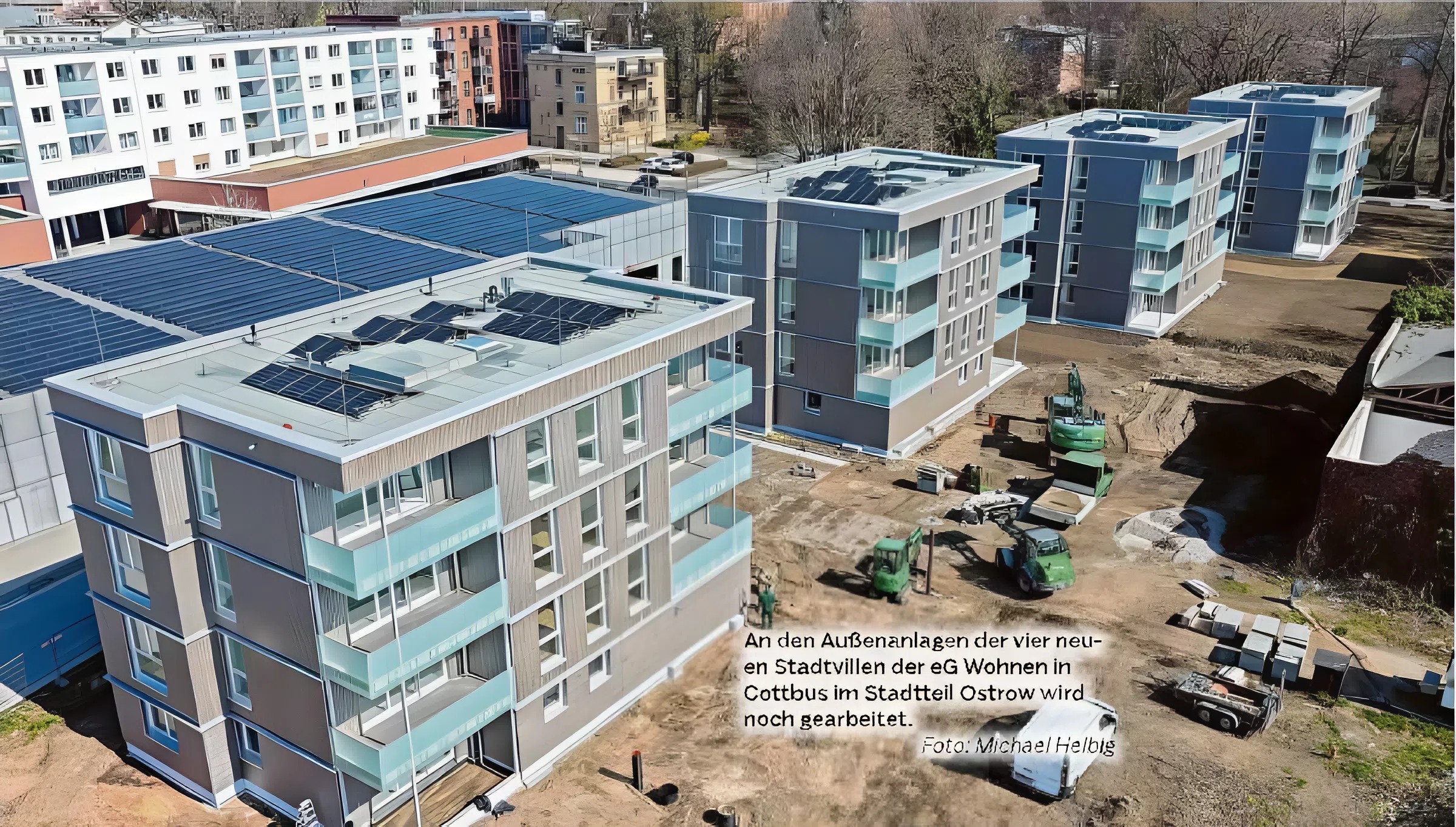 Anden Außenanlagen der vier neuen Stadtvillen der eG Wohnen in Cottbus im Stadtteil Ostrow wird noch gearbeitet.