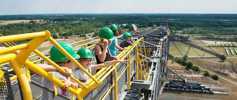 Per Führung geht es in 80 Meter Höhe auf den Stahlgiganten und mit Kohle-Conny auf den Erlebnispfad.