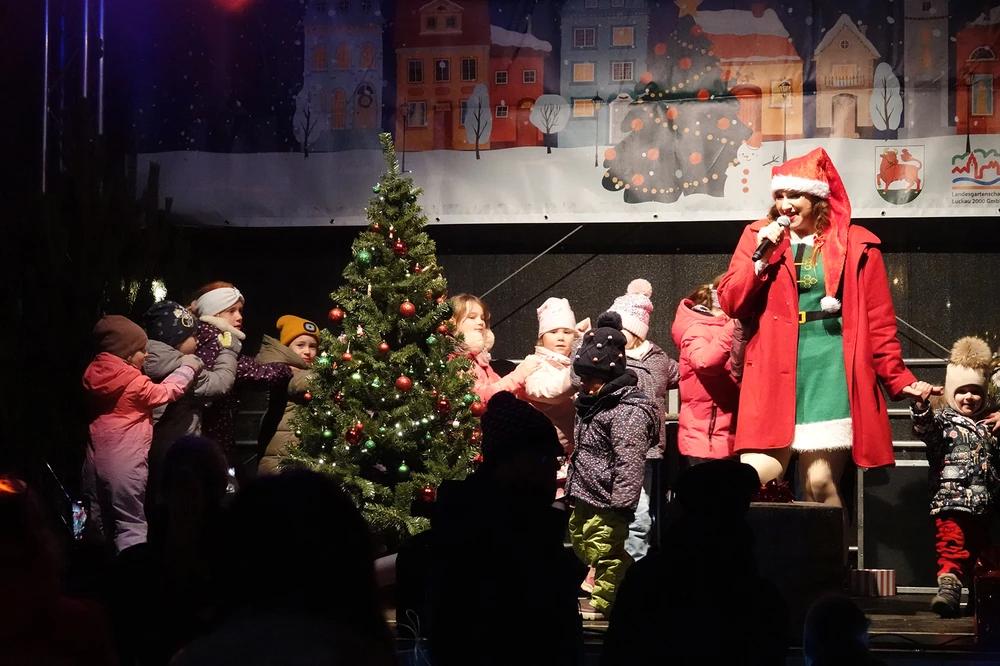 Glühwein, Lampionumzug & Bühnenshows in Luckau