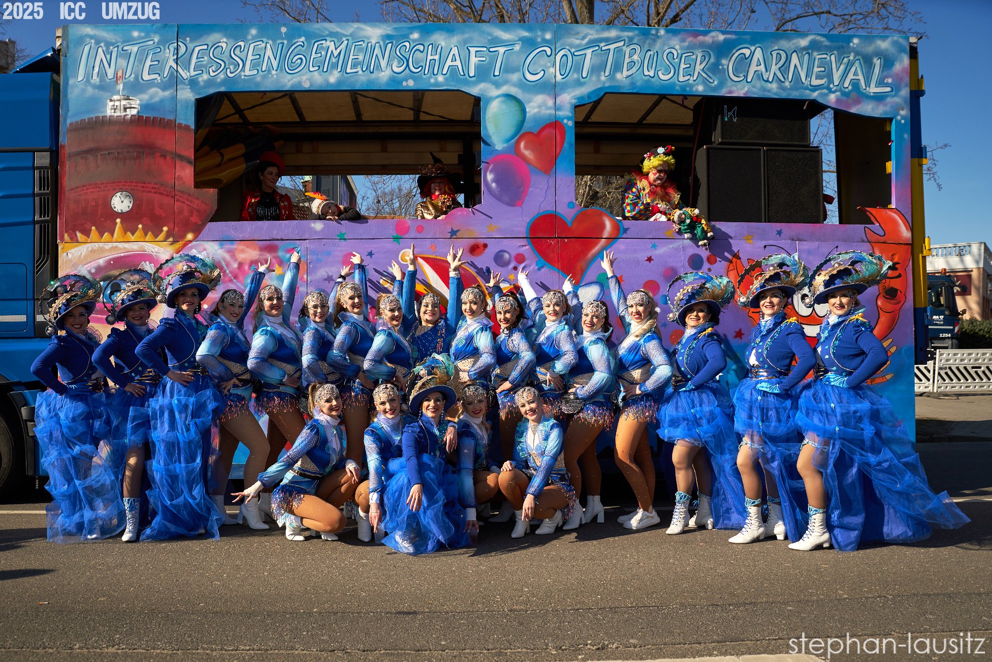 Die ICC vor dem Umzugswagen