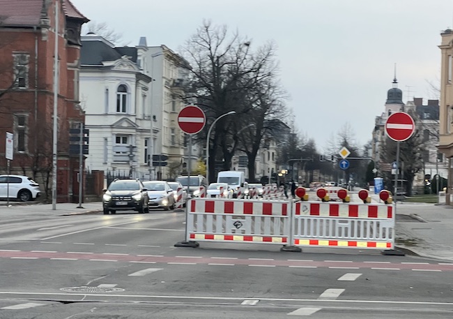 halbseitige Straßensperrung in Cottbus Mitte, Karl-Liebknecht-Straße
