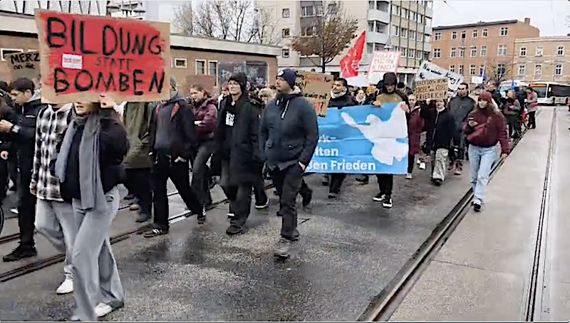 Schüler aus Cottbus protestieren gegen Wehrpflicht