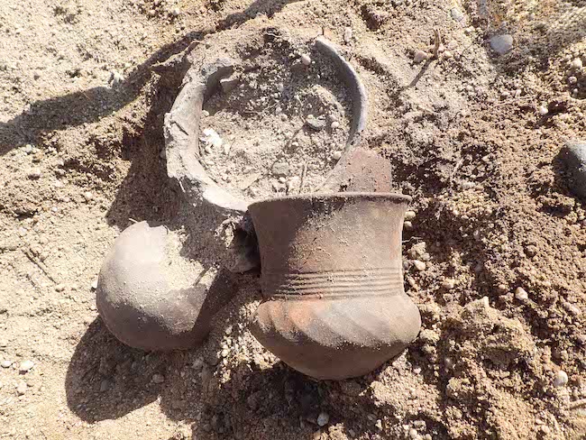 Bronzezeitliche Keramik auf dem Gelände der Berg-Grundschule in Kirchhain.