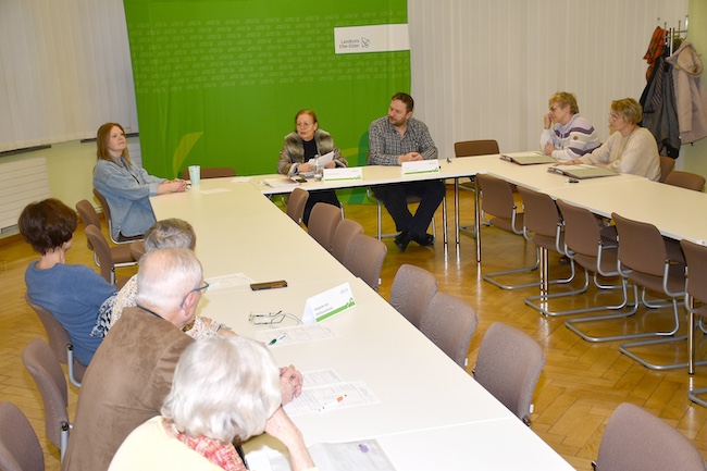 Sitzung des Kreiswahlausschusses am 17. Februar 2026 im Kreishaus in Herzberg: Die Mitglieder beraten unter Leitung der Vorsitzenden Susann Kirst über das amtliche Endergebnis der Landratswahl 2026 im Landkreis Elbe-Elster.