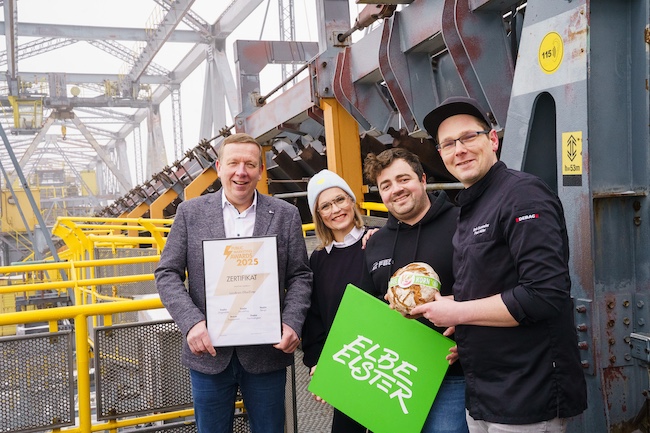 Landrat Christian Jaschinski, Marketingkoordinatorin Janine Niederstraßer, Brotsommelier Paul Müller und Geschäftsführer der F60 Concept GmbH, Markus Weise im Gespräch zu einer neuen Idee.