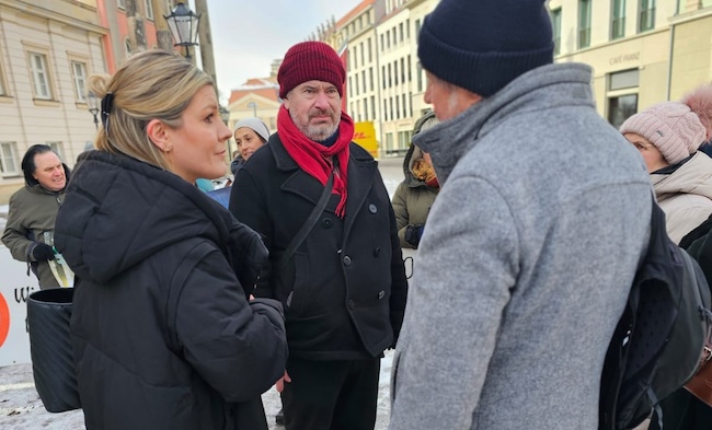 Im Gespräch vor dem Potsdamer Landtag: Frau Maxi-Schmidt, SPD, MdL