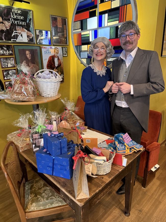 Auslosung des Adventskalenders durch die Familie Pröpke.