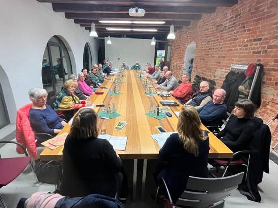 Vereinsstammtisch der Finsterwalder Vereine in der Remise des Schlosses.