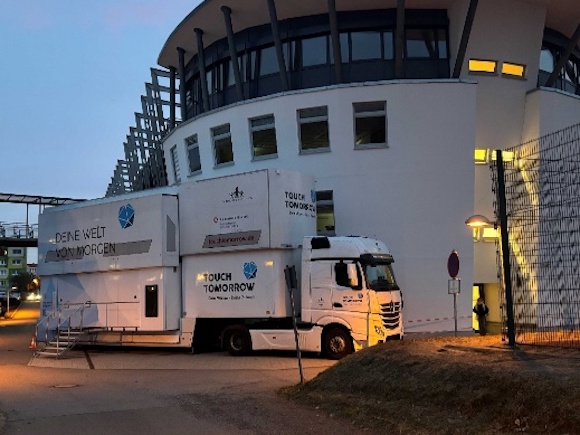 Vom 18. bis 24. Februar 2026 war der TouchTomorrow-Truck – ein interaktives MINT-Mitmach-Labor – am Friedrich-Engels-Gymnasium zu Gast.