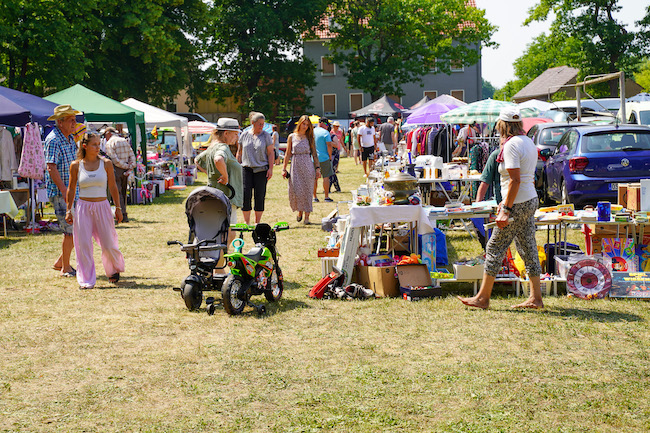 Gemütlich schlendern beim Flohmarkt Vetschau