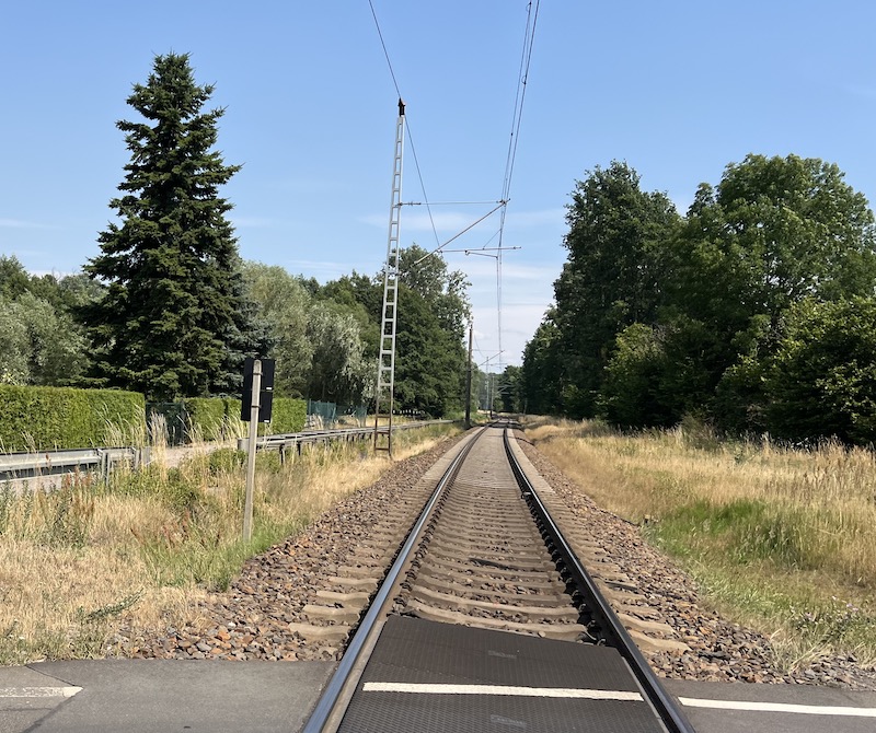 Bahnübrgang Kolkwitz Nord mit eingleisiger Strecke aus Cottbus Rtg. Lübbenau