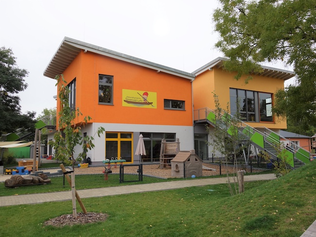 Blick auf den 2019 eingeweihten Neubau der Gesundheitskita „Spreewald-Lutki“ in Burg (Spreewald)/Bórkowy (Błota). 2022 feierte die Kita ihren 70. Geburtstag.