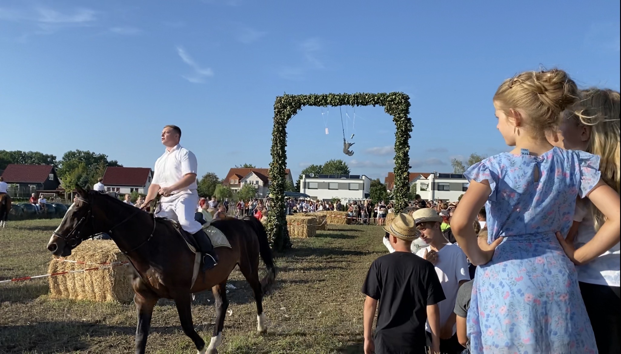 Ein traditionelles Hahnrupfen im Spreewald