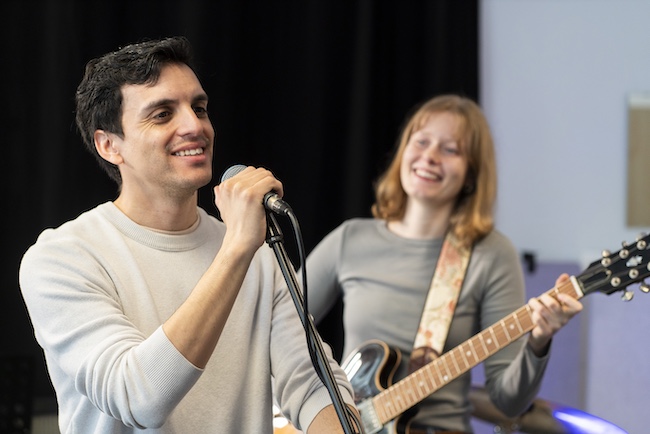 Studenten der Instrumental- und Gesangspädagogik präsentieren ihr Können während einer Probe