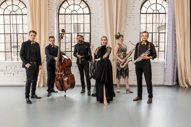 Die Black Satin Dolls