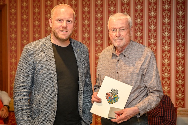 Helmut Münstermann (re.) freute sich über die Ehrung.