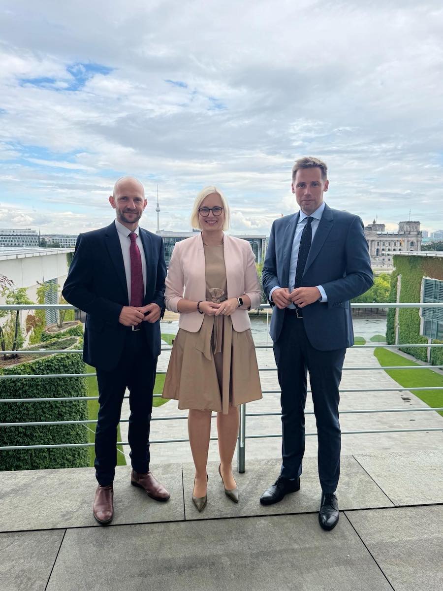 Florian Oest MdB, Landrat Dr. Stephan Meyer im Gespräch mit Dr. Christiane Schenderlein, Staatsministerin für Sport und Ehrenamt