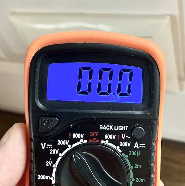 Stromausfall in Cottbus, die Spannungsmessung zeigt 0,00 Volt