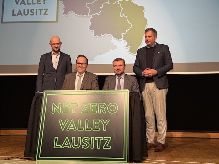 Cottbuser Oberbürgermeister T. Schick, Wirtschaftsminister Keller und weitere