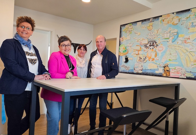 Susen Nowara, Jana Nowara, Steffi Schauer und Thomas Schlott im neuen Geschäftssitz der Villa Lebensbogen 