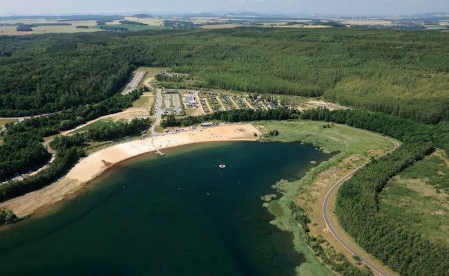 Blick auf die Blaue Lagune des Berzdorfer Sees (2024)