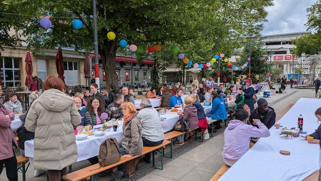 Die lange Tafel bei Cottbus is(s)t