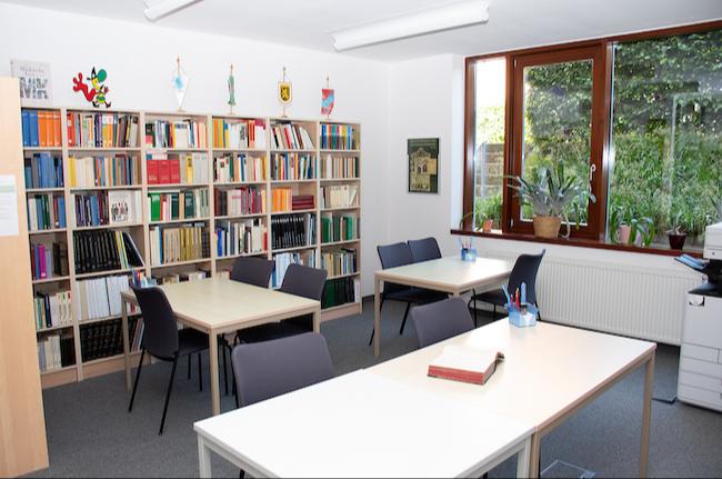 Im Besucherraum des Kreisarchivs können Interessierte in aller Ruhe recherchieren.