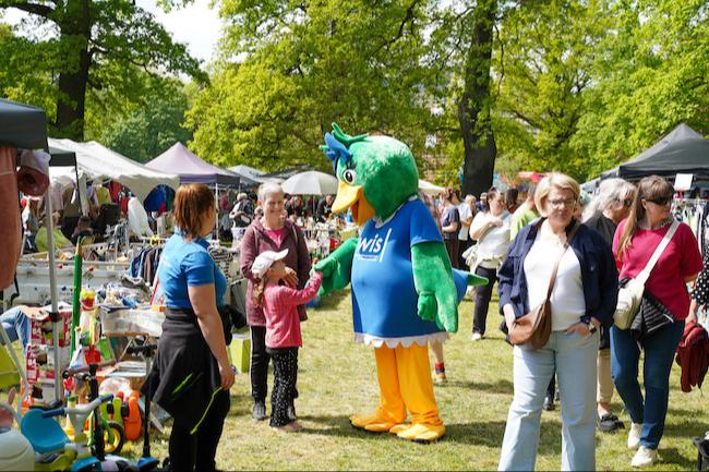 Eindrücke vom WIS Flohmarkt Altdöbern 2026 und zufriedene Händler beim WIS Flohmarkt Aldöbern WIS Spreewald