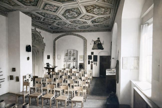 Der ehemalige Konvents-Saal des Propstes, den Hans Kretschmann restaurierte, im Jahr 1960. Heute befindet sich hier die Ausstellung zur Mühlberger Stadtgeschichte.