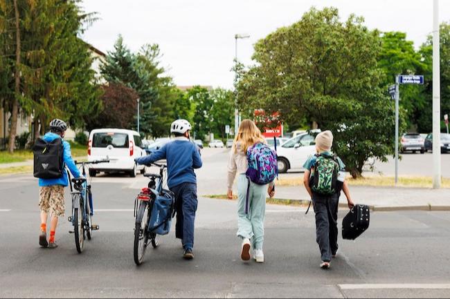 Der Schulweg in der Leipziger Straße in Cottbus