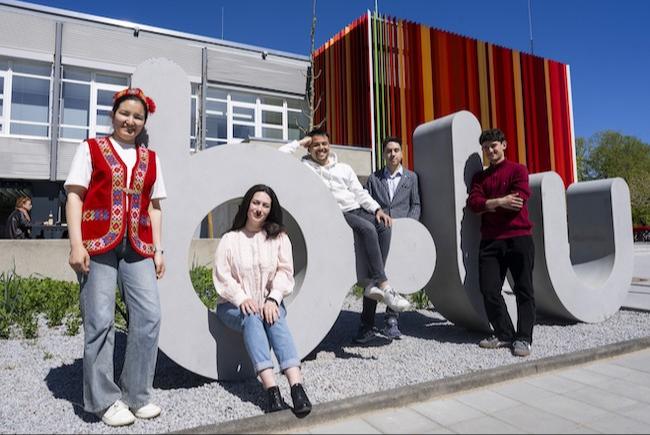 Die Studenten der BTU freuen sich auf zahlreiche interessierte Besucher des Studien-Info-Tages am Zentralcampus Cottbus.