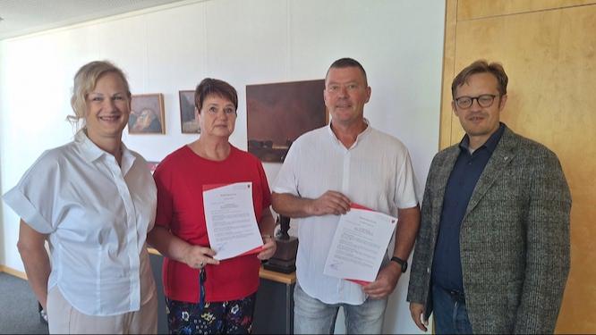 Bürgermeister Andreas Pfeiffer und Amtsleiterin Beata Jenchen überreichten die Berufungsurkunden an Steffen Junghannß (2.v.r.) und Sylvia Hesse (2.v.l.).