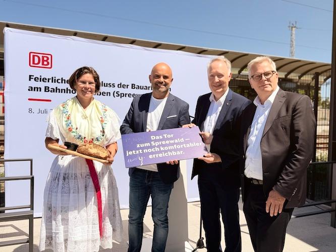 Jens Richter eröffnete den Tunnel gemeinsam mit Volker-Gerd Westphal, Staatssekretär im Ministerium für Infrastruktur und Landesplanung des Landes Brandenburg sowie Alexander Kaczmarek, Konzernbevollmächtigter der Deutschen Bahn für die Region Nordost.