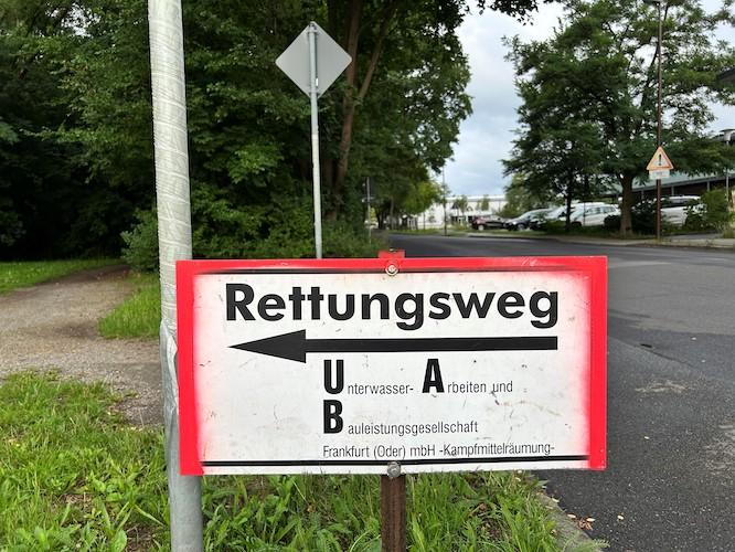 Heute beginnen in den Madlower Schluchten Sondierungsarbeiten zu Kampfmitteln. Dafür sind Sperrungen des Gebietes erforderlich. Nähere Informationen enthält unsere Mitteilung.