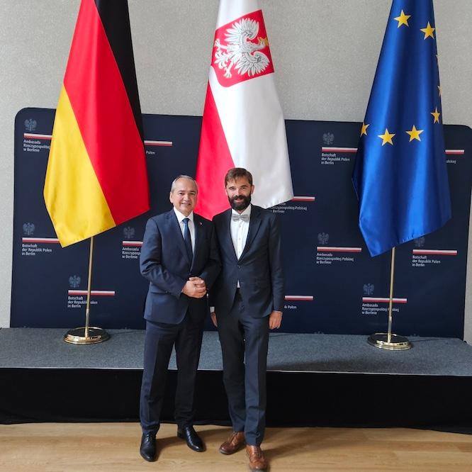 Oberbürgermeister Octavian Ursu in Berlin mit Jakub Wawrzyniak