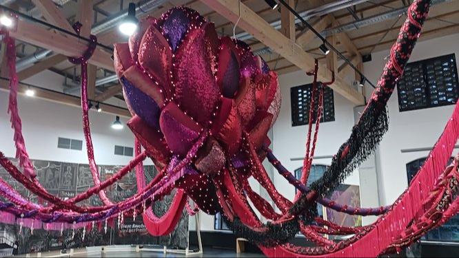 Joana Vasconcelos Flaming Heart in Forst.