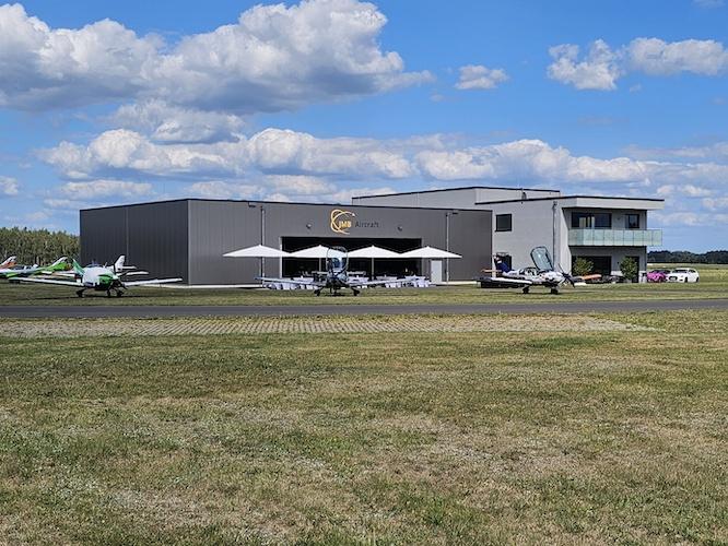 Das neue Gebäude am Flugplatz Kamenz.