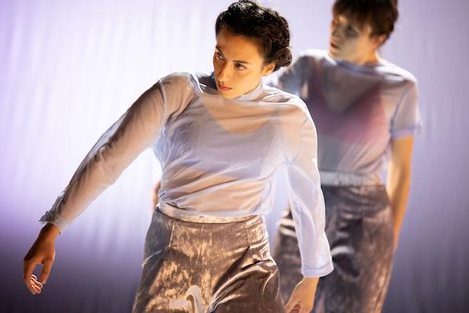 Hertz- Die Welt ist Schwingung – Tanzperformance mit Laura Heinecke & Company