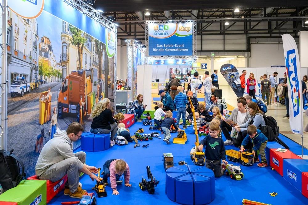 Ein Wochenende in unendliche digitale und analoge Spielwelten eintauchen – die Spielemesse spielraum in der MESSE DRESDEN am 7. & 8. November.