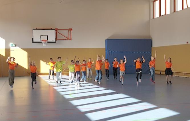 Mit dem Neubau der modernen Einfeld-Sporthalle und der Neugestaltung der Außenanlagen schloss die Große Kreisstadt Löbau ein ambitioniertes Modernisierungsprojekt ab, das bereits 2019 begonnen hatte.