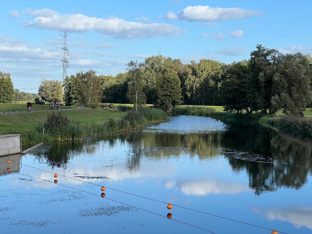 Die Spree im Norden von Cottbus mit Freiflächen für mögliche Überflutungen
