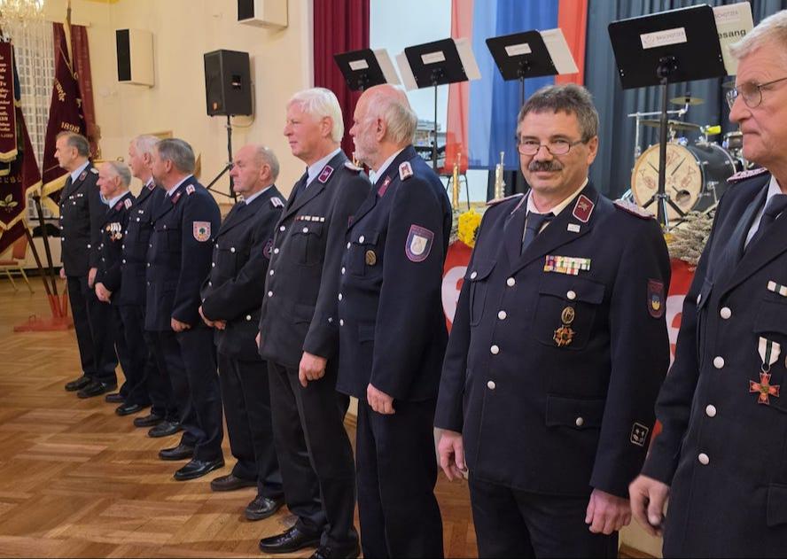 Landratsamt Bautzen und Kreisfeuerwehrverband Bautzen e.V. ehrten am 23. Oktober in Pulsnitz langjährige Angehörige von Feuerwehr, Rettungsdienst und Katastrophenschutz