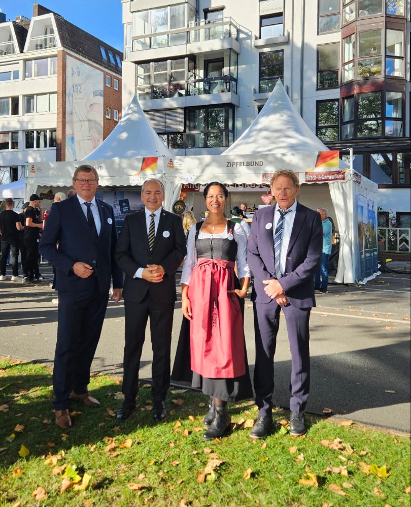 Im Zusammenhang mit der Berichterstattung zu diesem Thema frei verwendbar. Von links nach rechts: Gerard Küsters, Bürgermeister Selfkant, Octavian Ursu, Oberbürgermeister Görlitz, Chantalle Schubert, Bürgermeisterin Oberstdorf, Ronald Benck, Bürgermeister List auf Sylt
