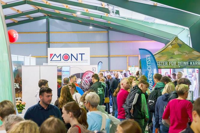 Großer Andrang bei der MATCH 2026: 1.800 Besucher nutzten die Ausbildungsmesse in Sonnewalde, um mit Unternehmen und Institutionen ins Gespräch zu kommen und sich über berufliche Perspektiven in der Region zu informieren.
