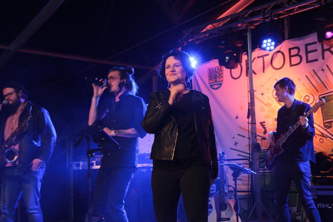Die Band Scarlett beim Kolkwitzer Oktoberfest