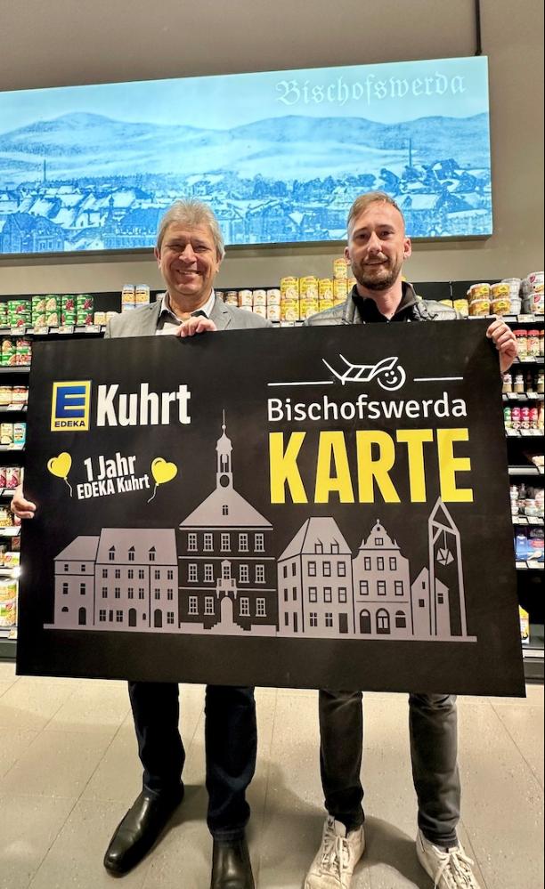 Oberbürgermeister Holm Große (li.) und Geschäftsführer des Edeka-Marktes Maik Kuhrt